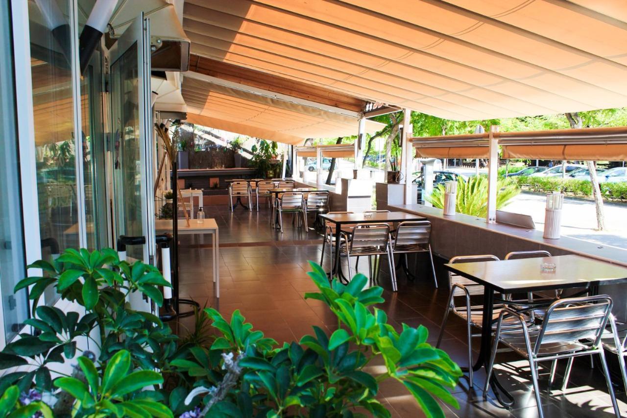 Hotel Rodsan Suizo Castelldefels Zewnętrze zdjęcie