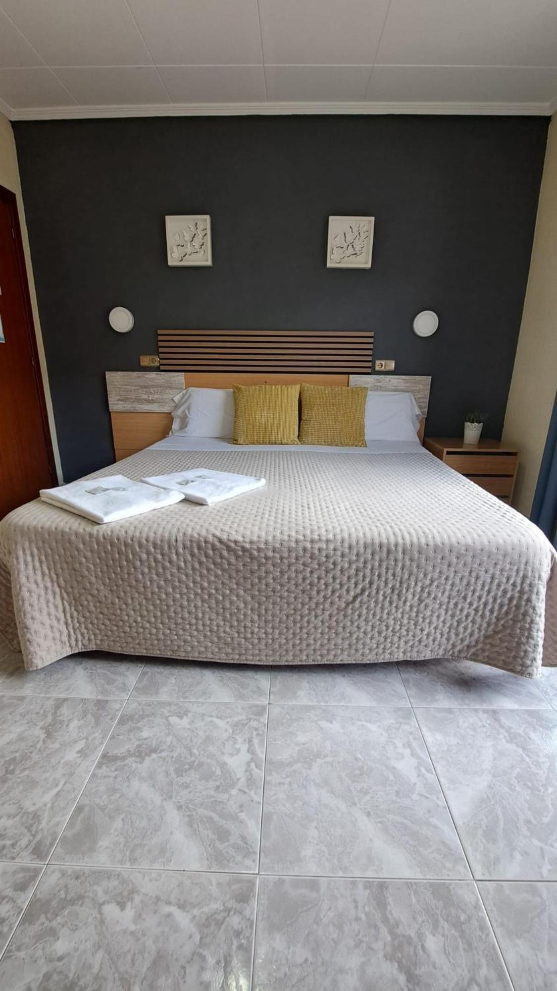 Hotel Rodsan Suizo Castelldefels Zewnętrze zdjęcie