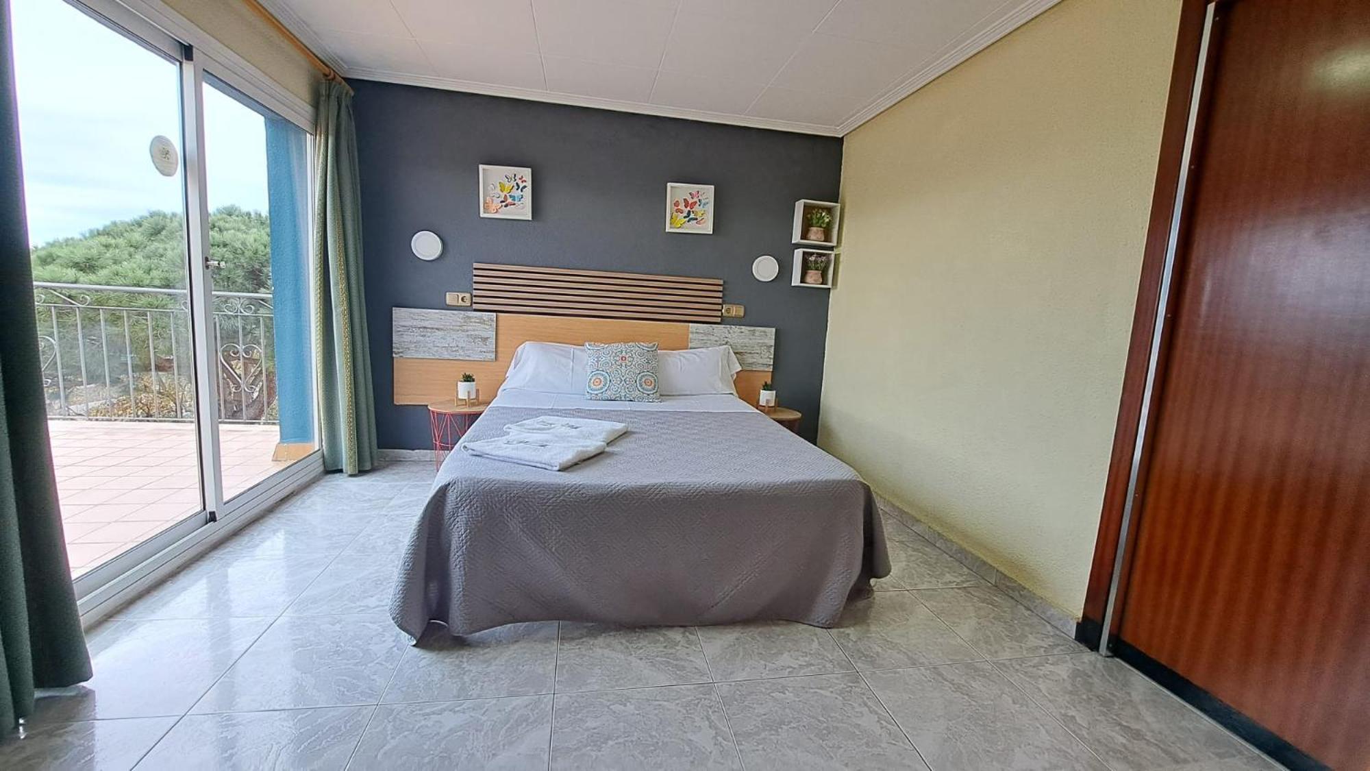 Hotel Rodsan Suizo Castelldefels Zewnętrze zdjęcie