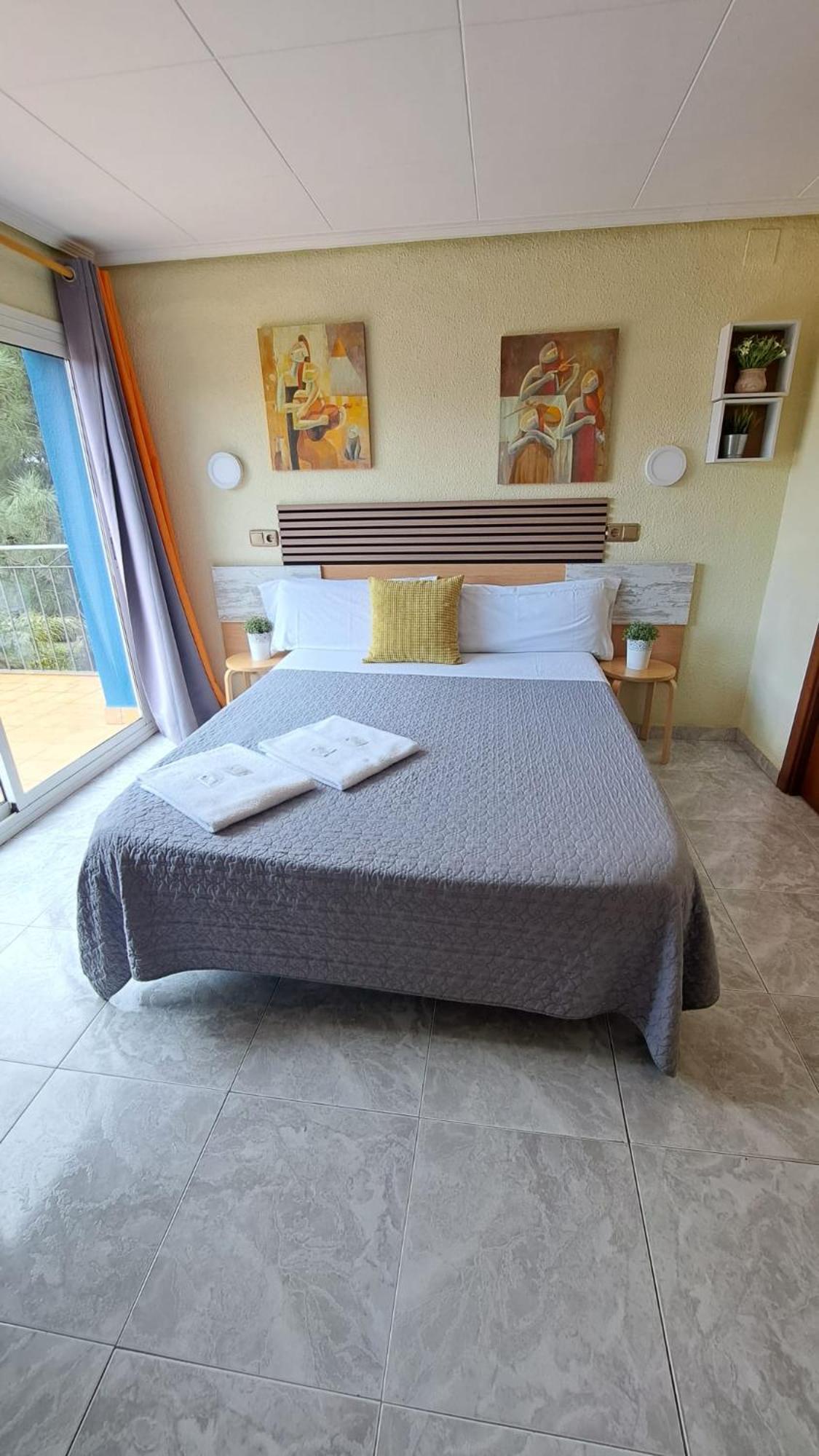 Hotel Rodsan Suizo Castelldefels Zewnętrze zdjęcie