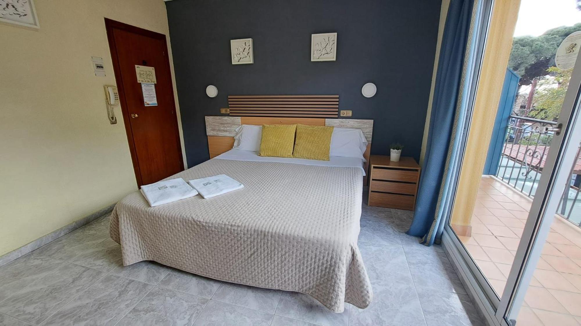 Hotel Rodsan Suizo Castelldefels Zewnętrze zdjęcie